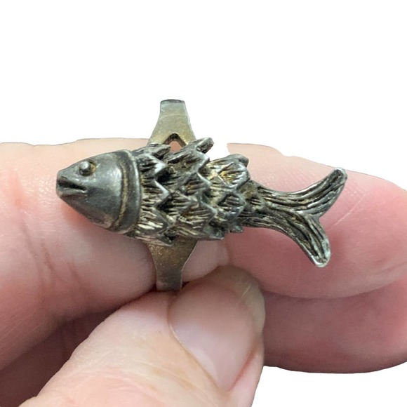 Sterling Fish Ring with Moving Tail - Picture 2 of 4